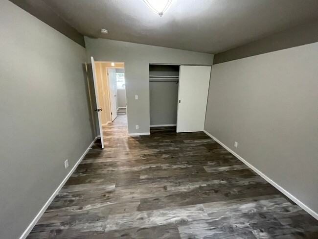 Building Photo - Fully Remodeled Surrey Downs Home