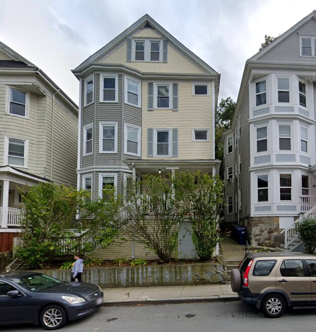 Building Photo - 72 Hillside St