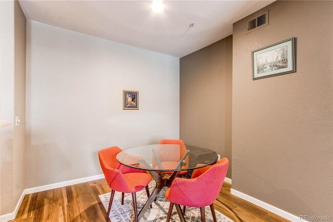 Building Photo - LOCATION LOCATION!! 2-bed 2-bath condo loc...