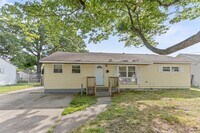 Building Photo - 2124 Jeffrey Dr