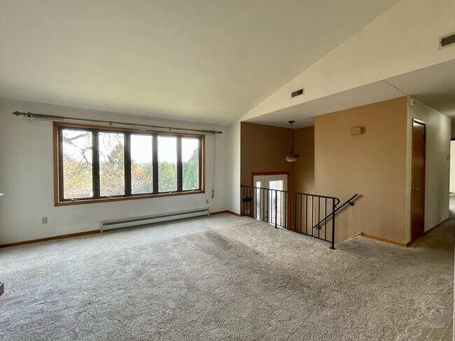 Building Photo - 4408 Circle Dr