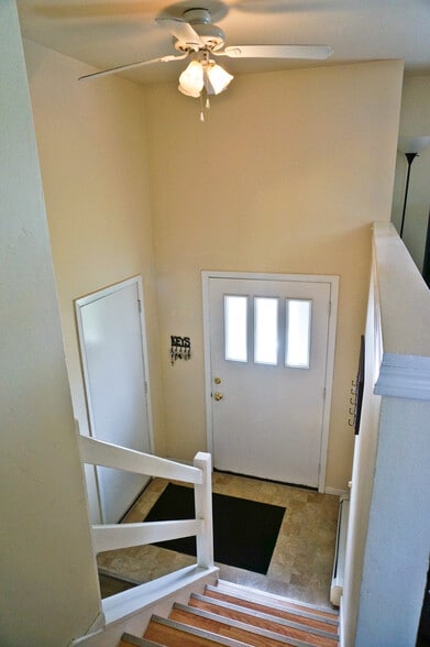 Building Photo - 1511 S Point Rd
