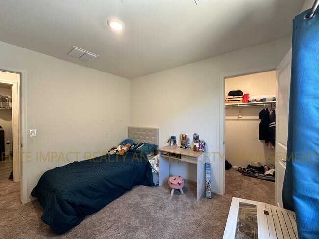 Building Photo - 6948 S Victor Dr