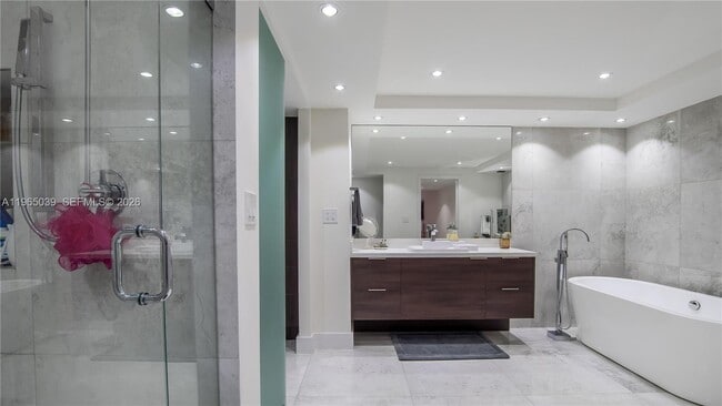 Building Photo - 1920 S Ocean Dr