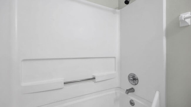 Building Photo - 2405 Belcher Dr
