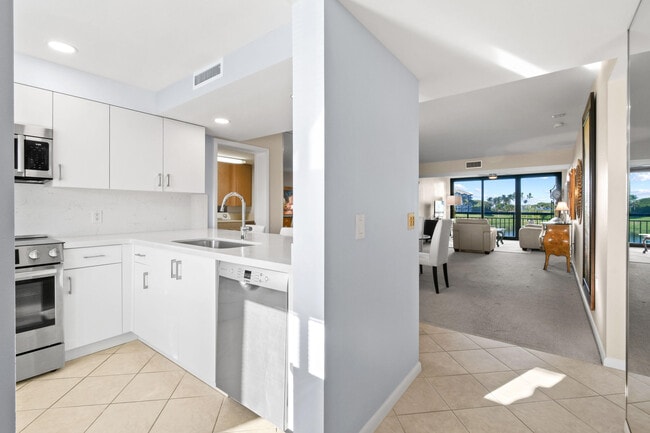 Building Photo - 501 S Seas Dr