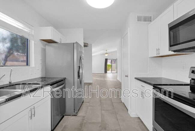 Building Photo - 3841 E Bighorn Ave