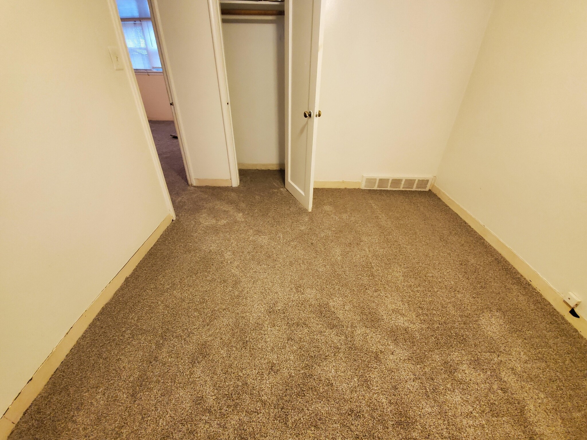 bedroom - 353 Lawton St