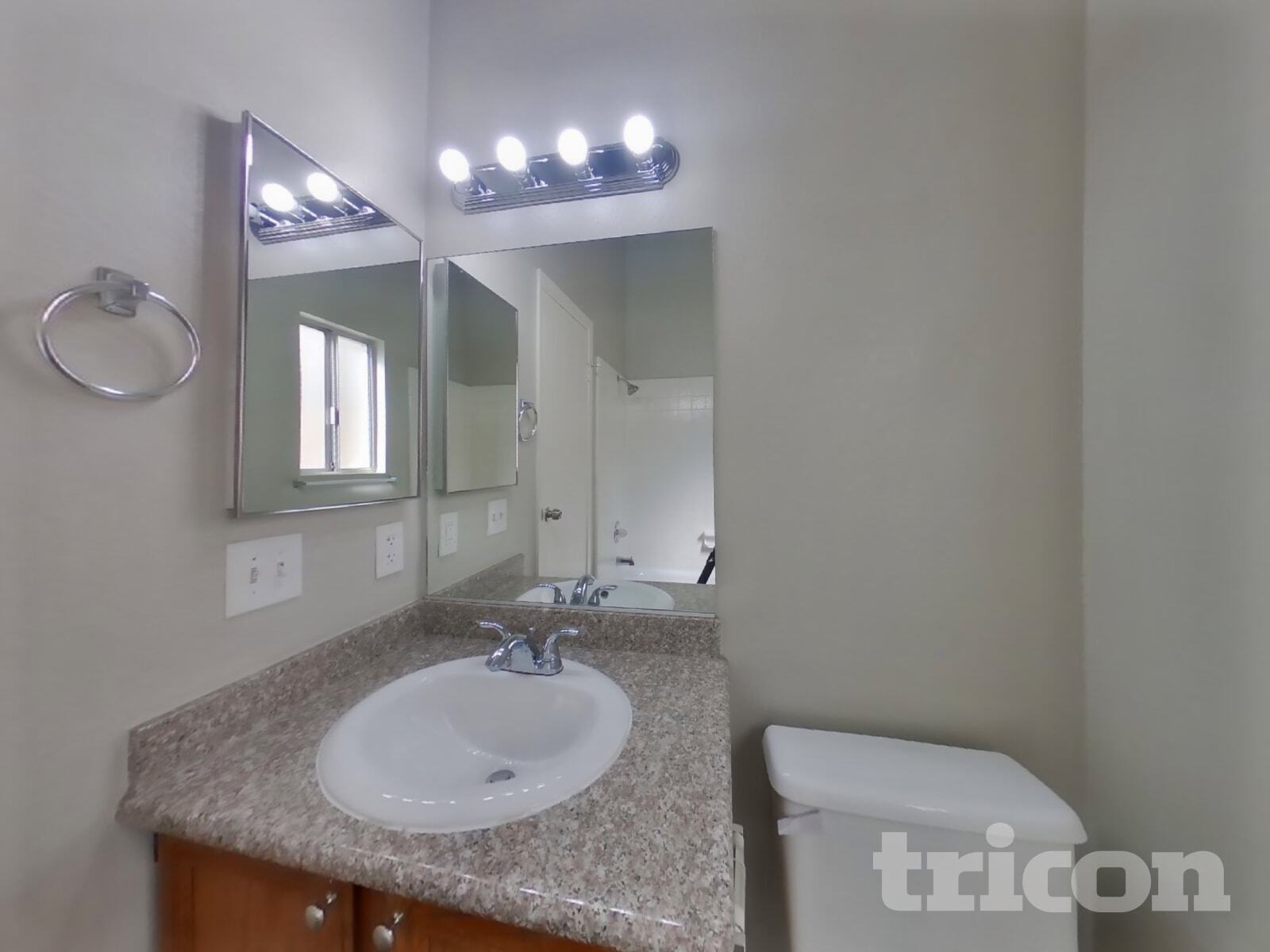 Building Photo - 528 Dutchman Ave