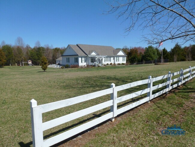 Building Photo - 4646 Old Fredericksburg Rd