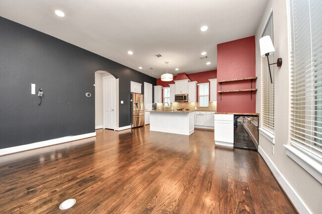 Building Photo - 2704 Freund St