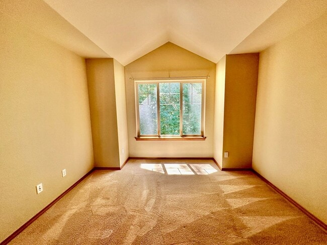 Building Photo - Spacious 2 Bedroom Sagebrook Townhome