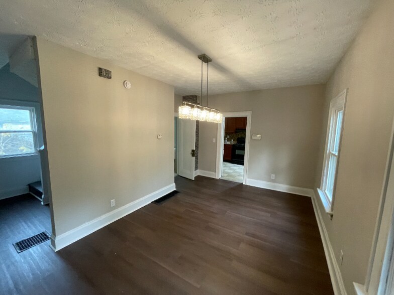 Building Photo - 6553 Newman Ave