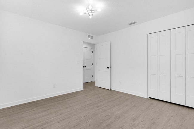 Building Photo - 706 S Brevard St