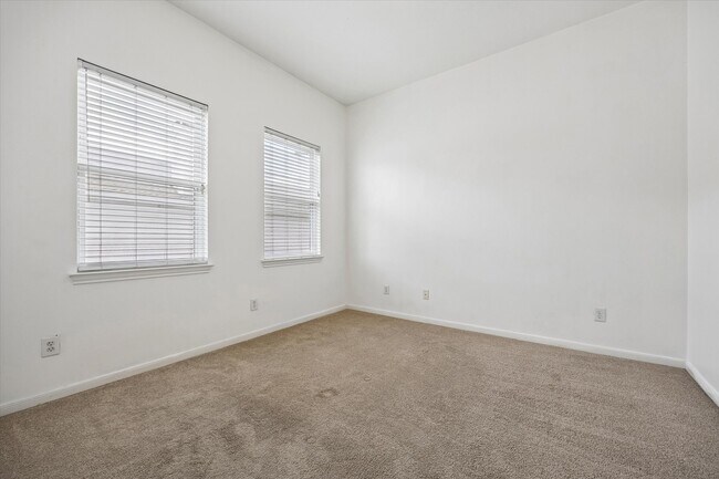 Building Photo - 1026 Van Buren St