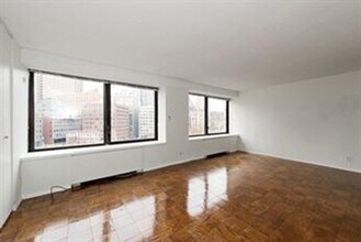 Building Photo - 65 E India Row
