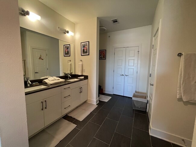 Building Photo - 6444 Burnet Rd