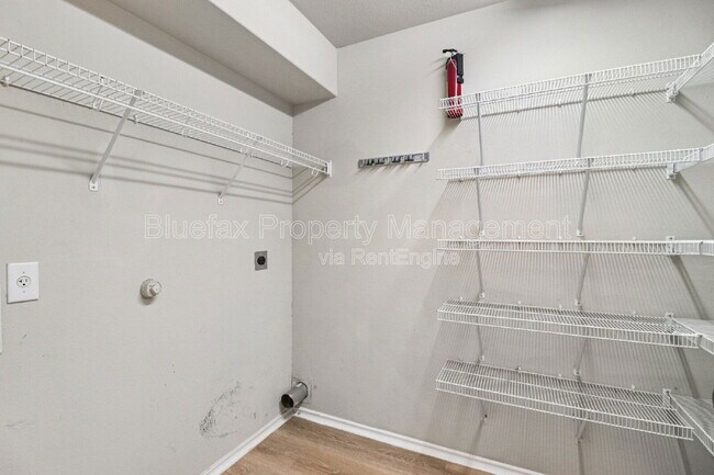 Building Photo - 9639 Shetland Park