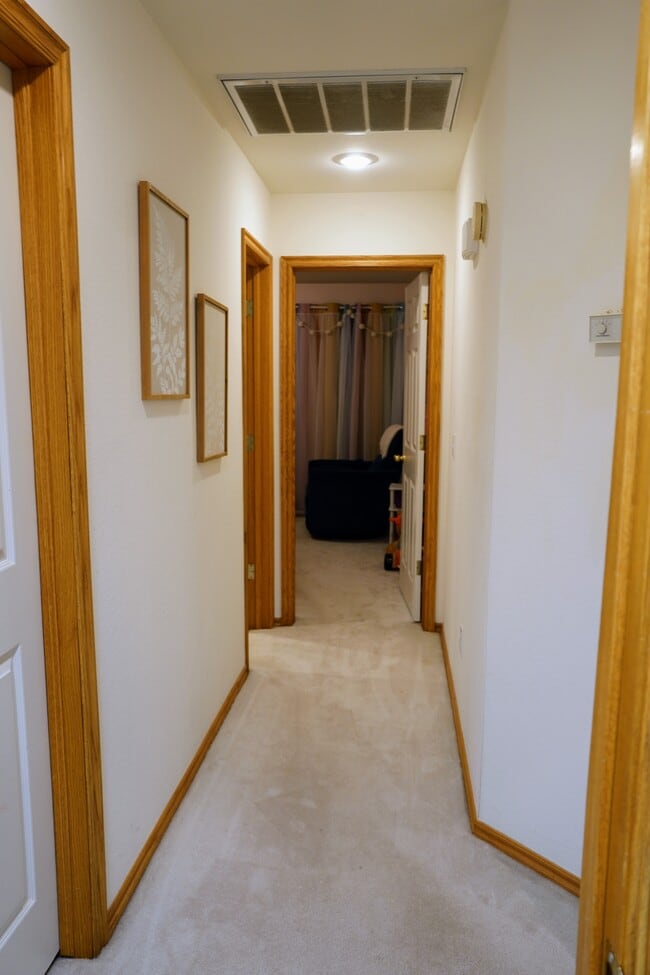 Building Photo - 417 Oakdale Dr