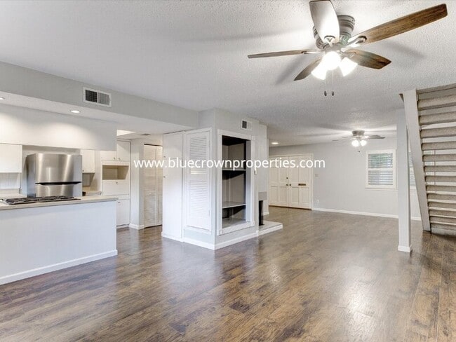 Building Photo - 462 Westview Terrace