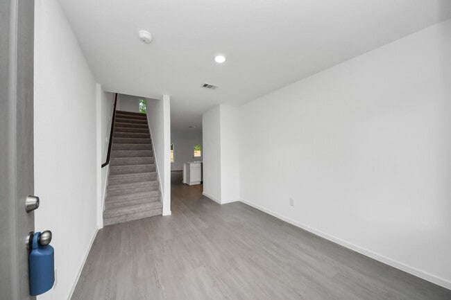 Building Photo - 13499 Sonali Springs Dr