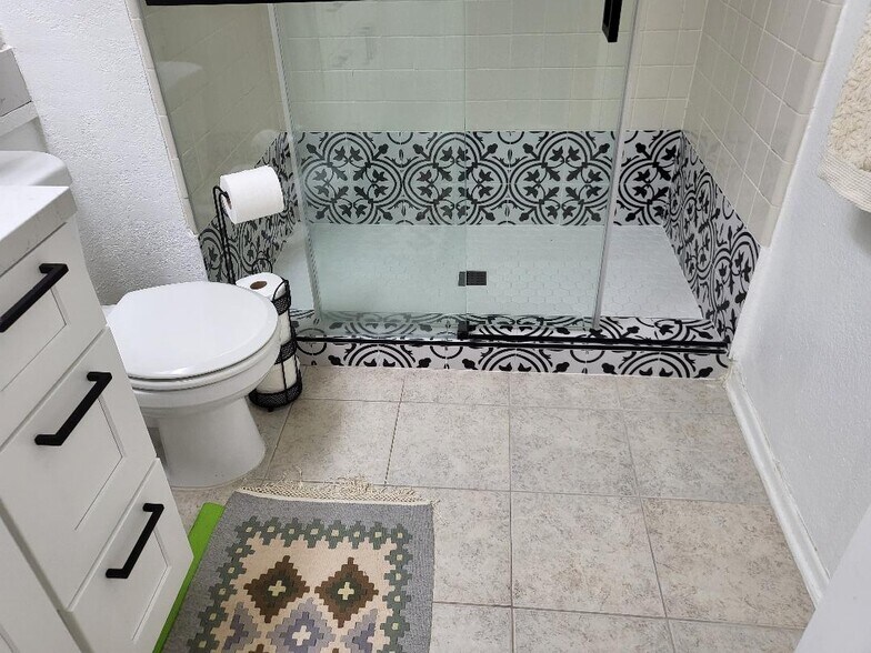 Building Photo - 5420 Sylmar Ave