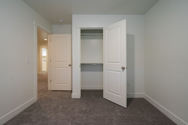 Building Photo - Desert Canyons End Unit – 4-Bedroom, 2.5-B...