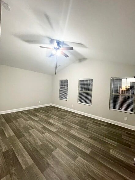 Building Photo - 481 Omnia Ct