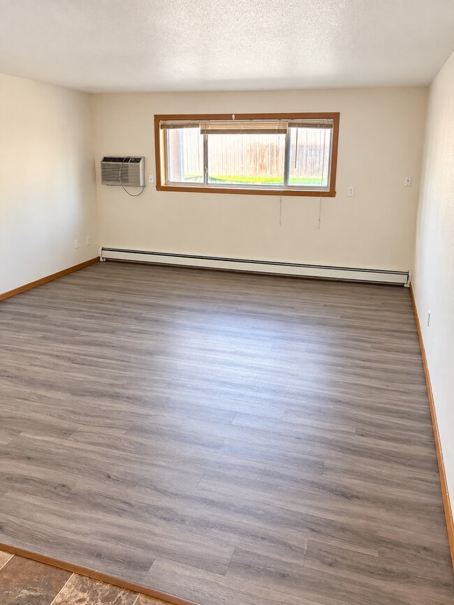 Building Photo - Affordable 2 bedroom apartment available now.