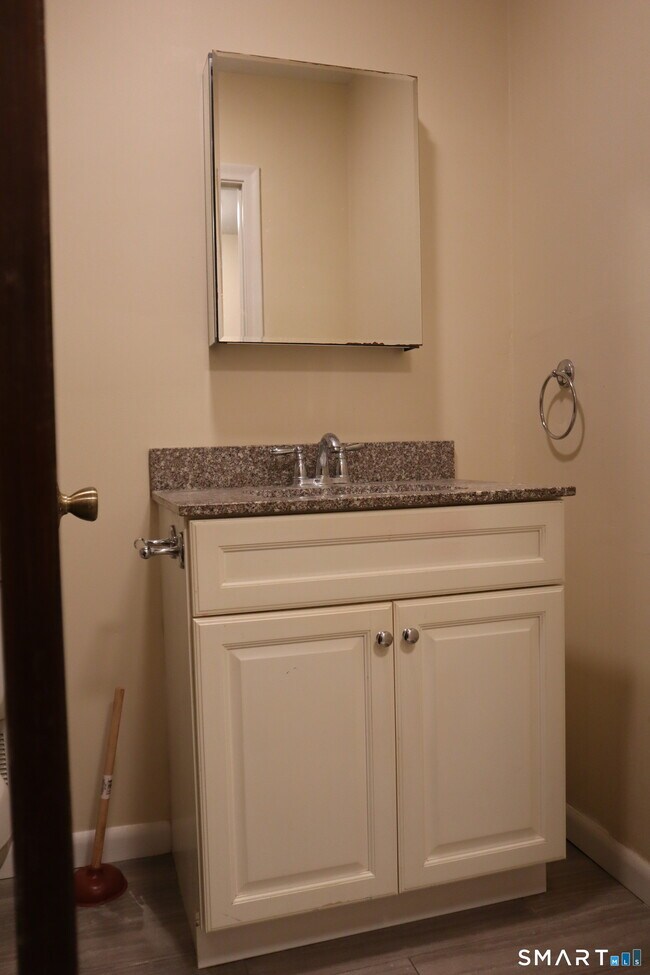 Building Photo - 1274 E Main St