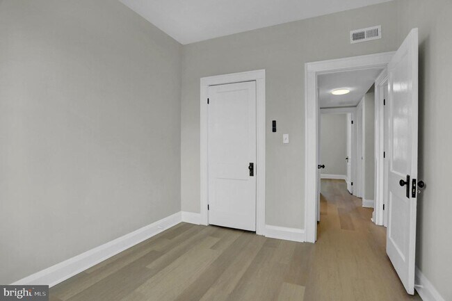 Building Photo - 3202 Dudley Ave