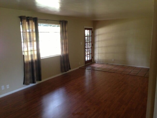 Building Photo - 4 Bedroom in Hudson Park off Cedar