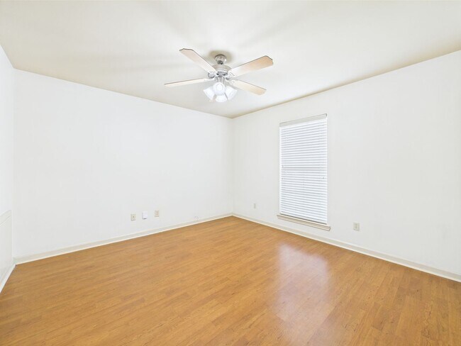 Building Photo - 109 Country Ln