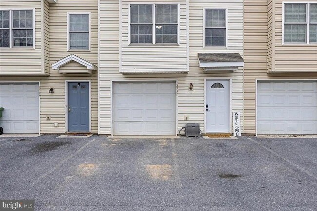 Building Photo - 2332 Wishing Well Ct