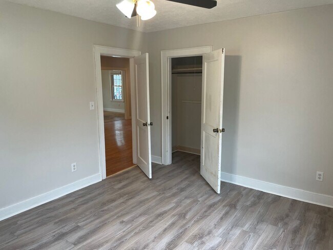 Building Photo - 12 Vine St