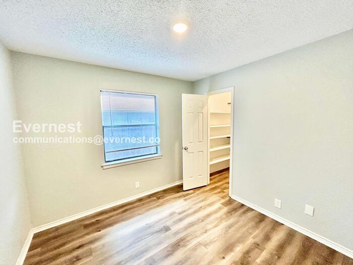 Building Photo - 7316 Glen Haven Dr
