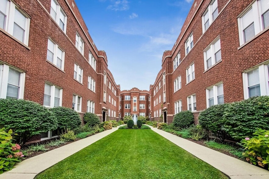 Building Photo - 1346 W Estes Ave