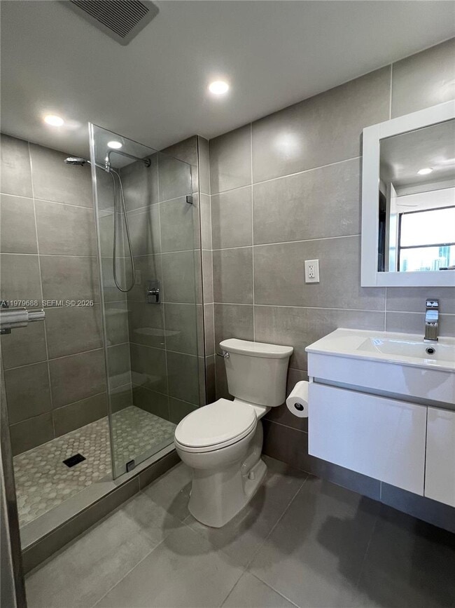 Building Photo - 20301 W Country Club Dr