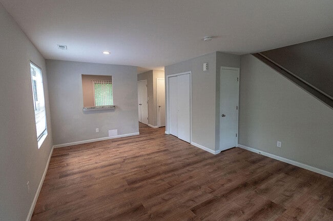 Building Photo - 4620 W Bainbridge Dr