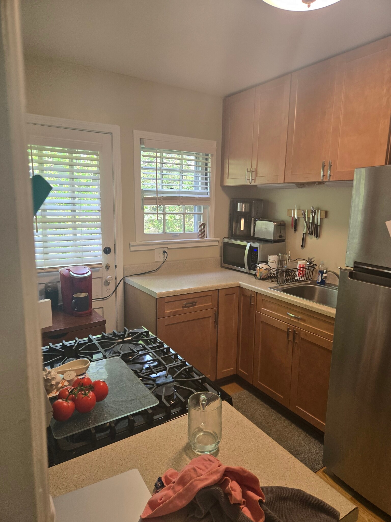 Kitchen - 6351 Broadway St