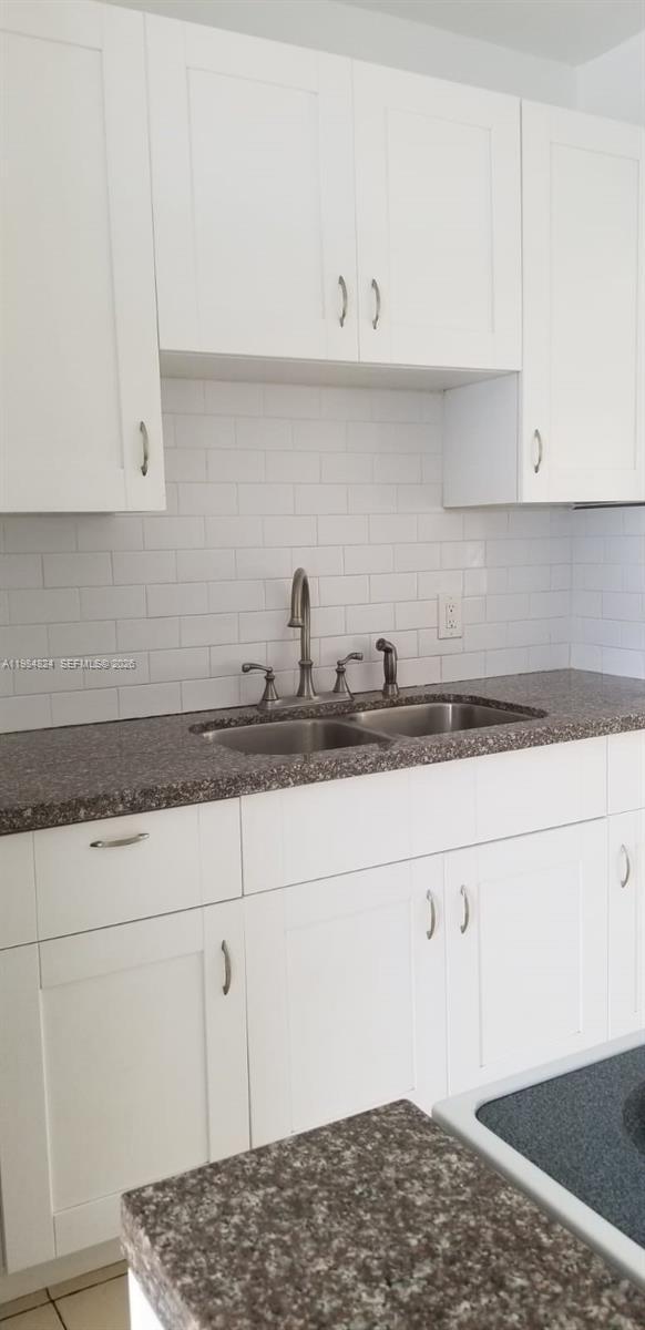 Building Photo - 6300 SW 21st St