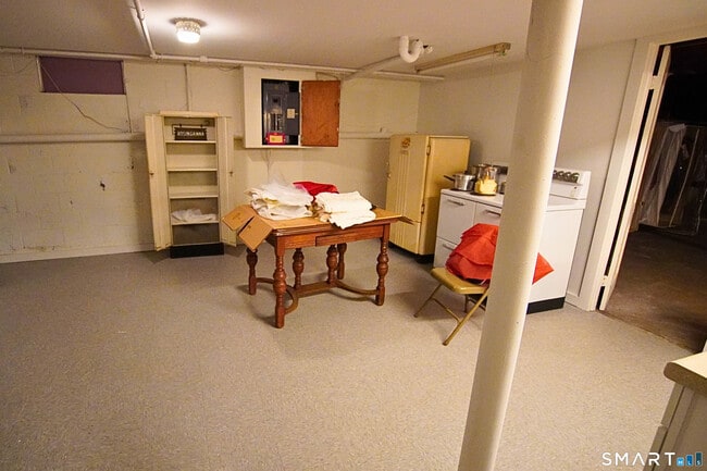 Building Photo - 30 Day Spring Ave