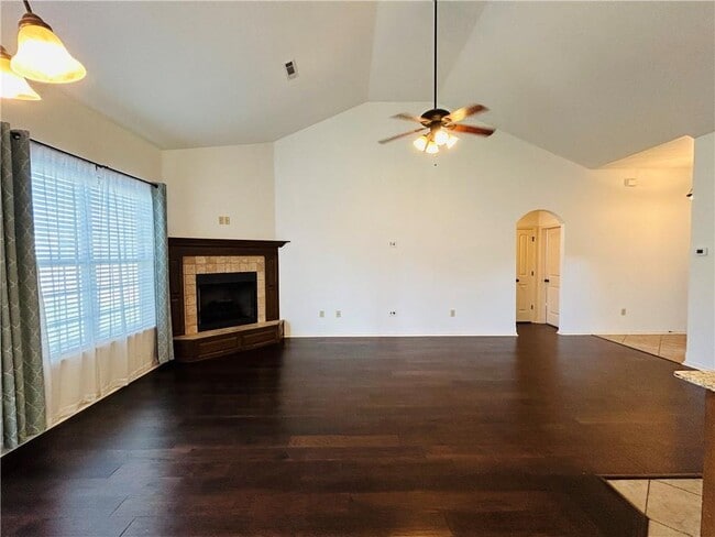 Building Photo - 471 Verona Way