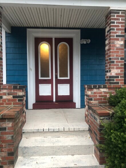 Primary Photo - 111 Maxfield St
