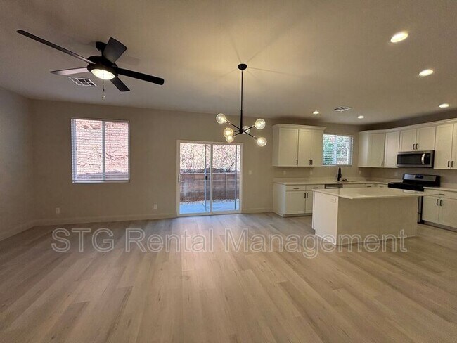 Building Photo - 840 Twin Lakes Dr