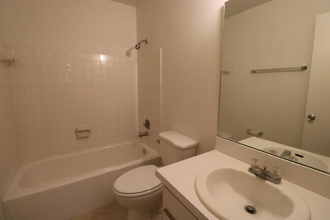 Building Photo - 253 Laguna Ct