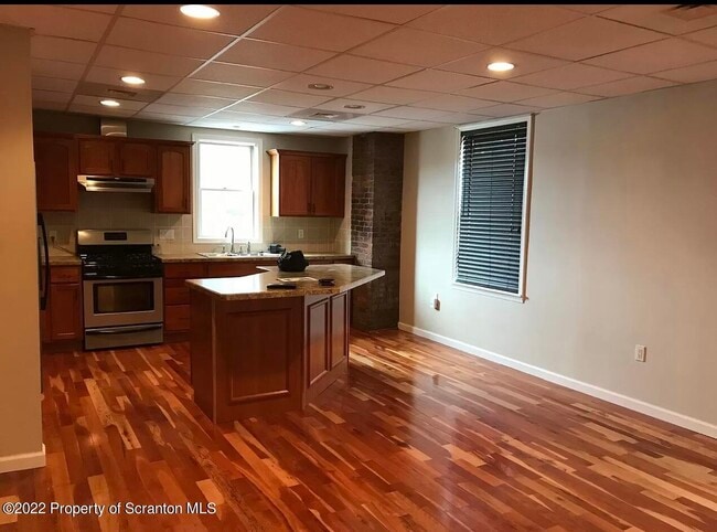 Building Photo - 436 Larch St
