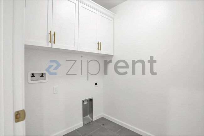 Building Photo - Unit 6130