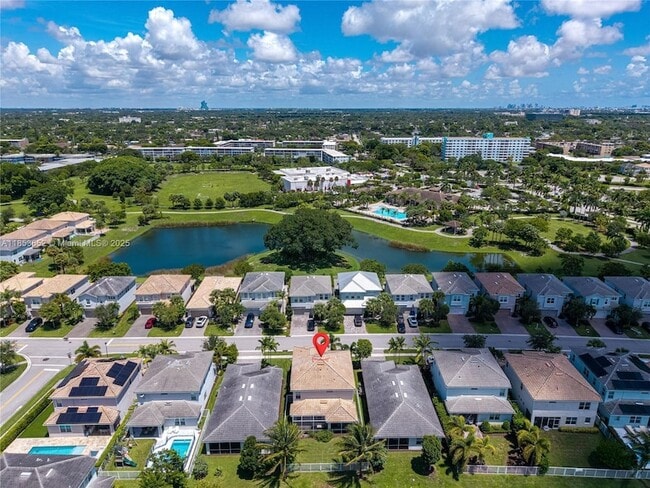 Building Photo - 4658 Greenway Dr