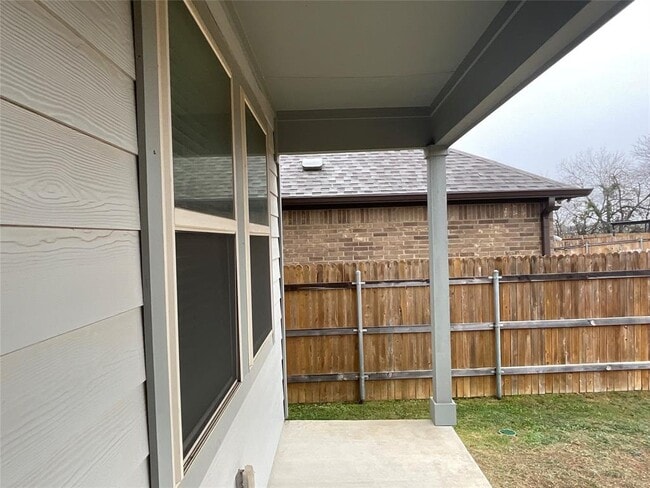 Building Photo - 7601 Albany Dr